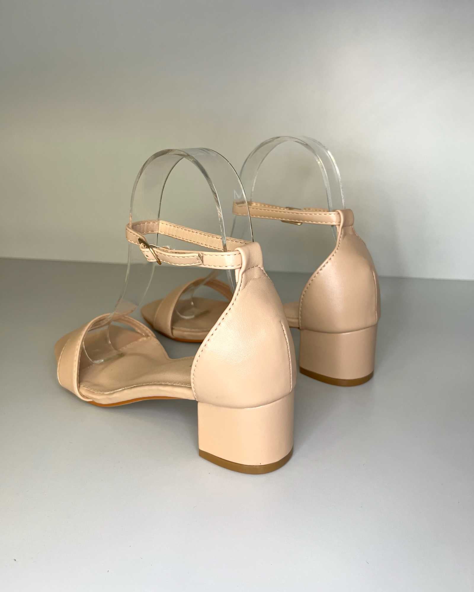 Sandali beige con tacco medio Stephan Paris