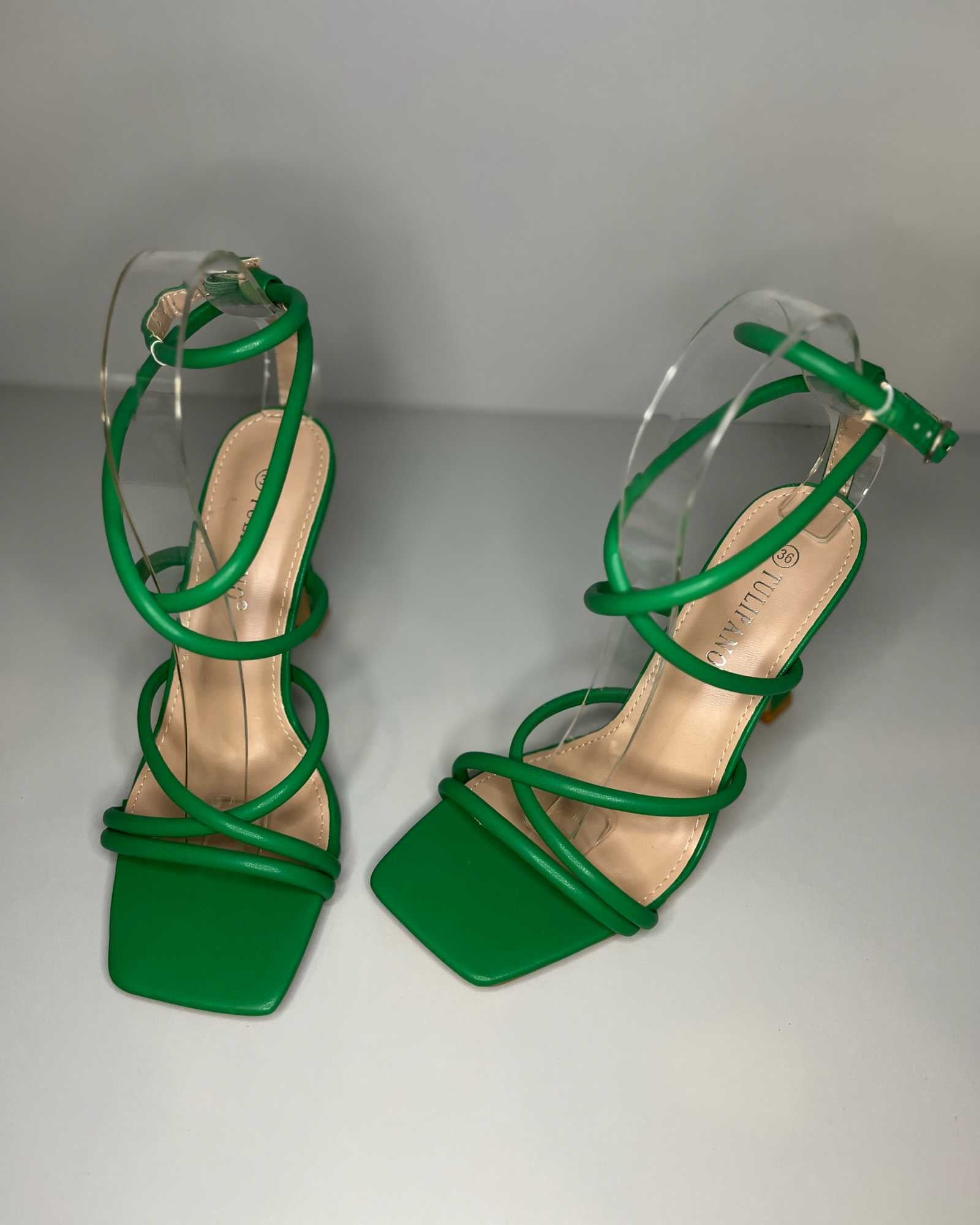 Sandali con tacco alto in verde Tulipano