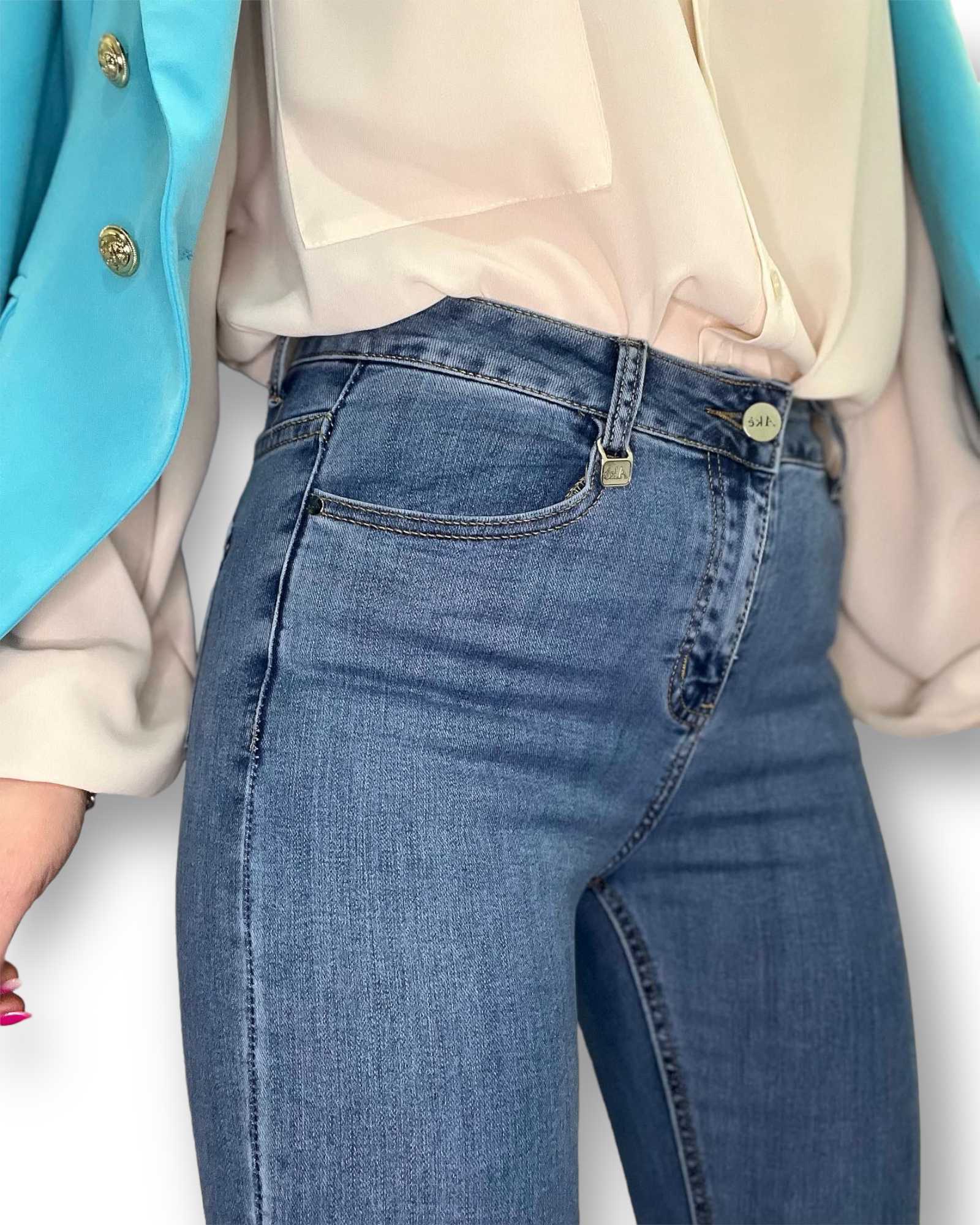 Jeans Akè trombetta con spacco e orlo sfrangiato akè