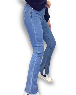 Jeans Akè trombetta con spacco e orlo sfrangiato akè